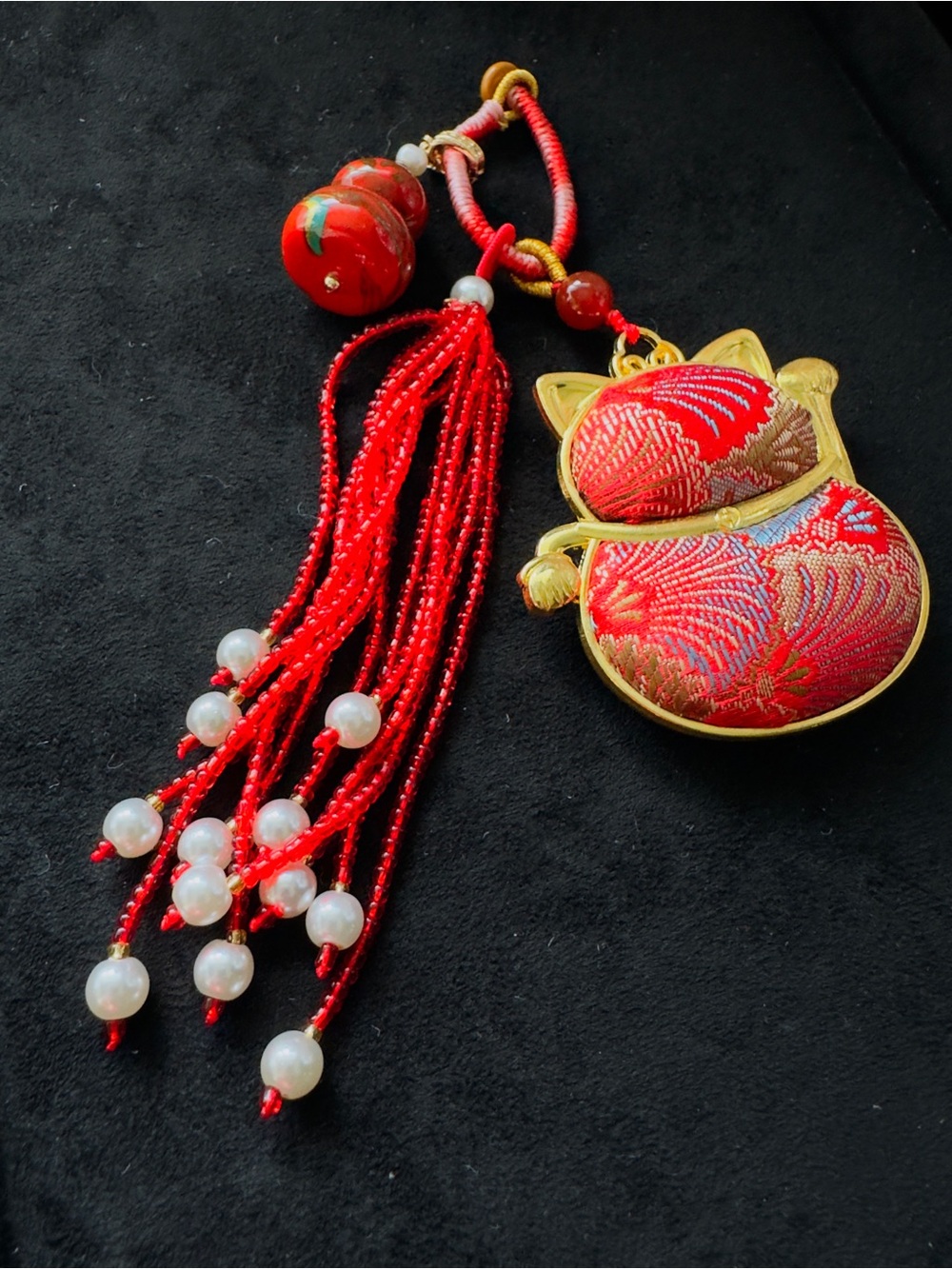 Red Fabric Lucky Cat Tassel Charm — Decorative Home Art Accent